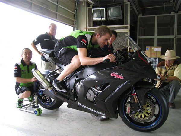 2011 Kawasaki ZX10R spied