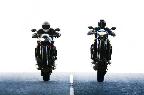 Real World Superbikes: Honda CB1000R v Kawasaki Z1000