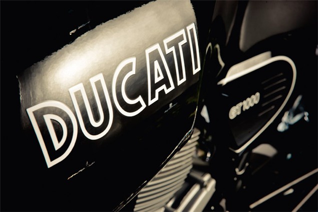 Modern Rockers: Triumph Thruxton, Ducati GT1000, Moto Guzzi V7