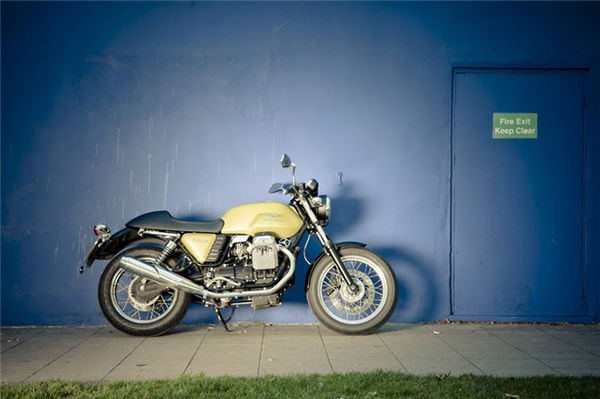 Modern Rockers: Triumph Thruxton, Ducati GT1000, Moto Guzzi V7