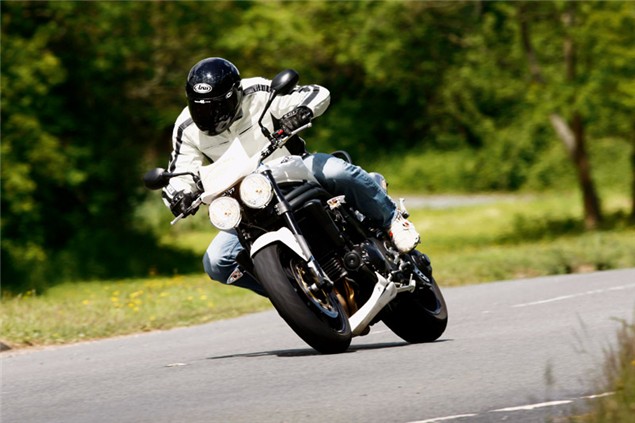 Advanced Motorcycle Riding Course: Cornering - brakes, gears and deceptive corners
