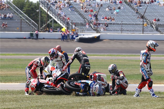 Moto2: Indianapolis crash sequence
