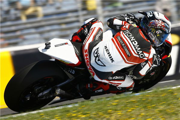 Shoya Tomizawa dies following crash in Misano Moto2 race