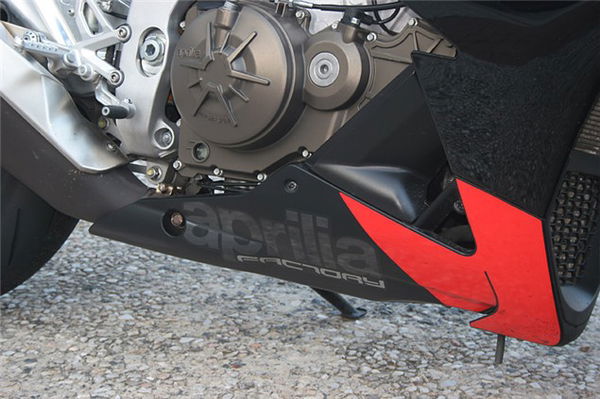 Aprilia RSV4 Factory vs. The Diamondback