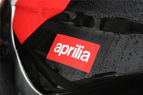 Aprilia RSV4 Factory vs. The Diamondback