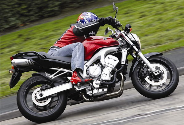 Niall's Spin: 2004 Yamaha FZ6