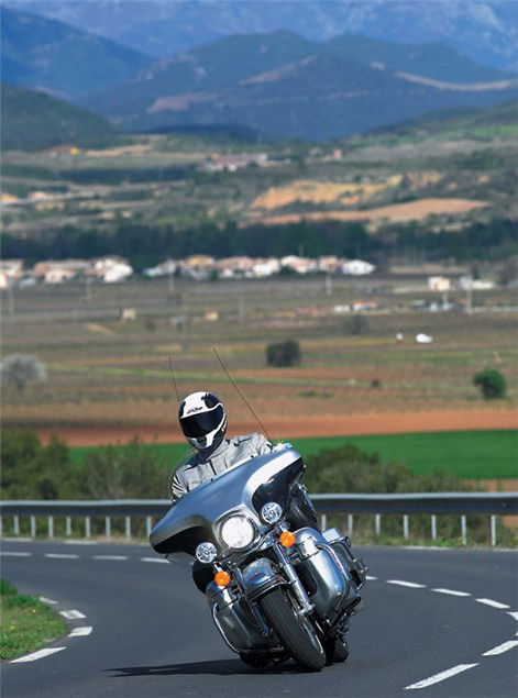 Niall's Spin: Harley-Davidson FLHTCUI Ultra Classic Electra Glide (2002-03)