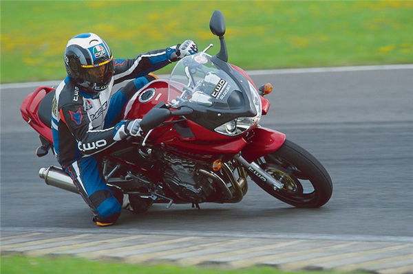 Niall's Spin: Suzuki GSF600S Bandit (2000-01)