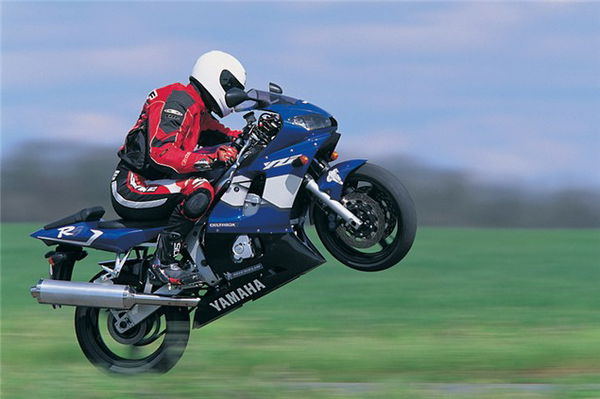 Niall's Spin: Yamaha YZF-R6 (2000-01)