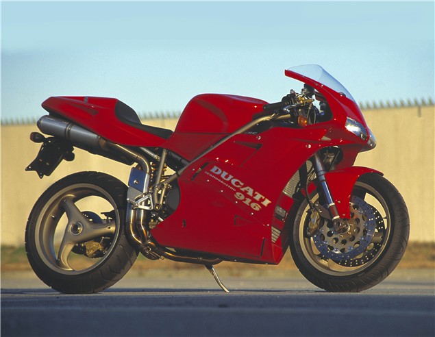 Ducati 916 - the bike, the legend