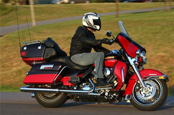 First Ride: 2010 Harley-Davidson Range