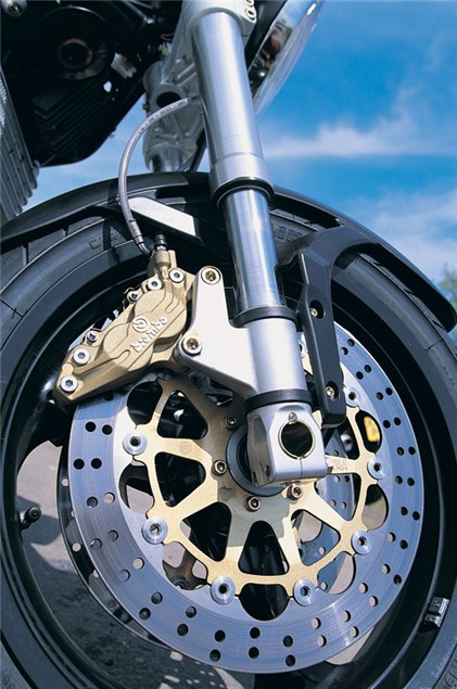 Road Test: Ducati M600 Dark V M900 Metallic