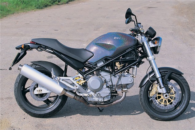 Road Test: Ducati M600 Dark V M900 Metallic