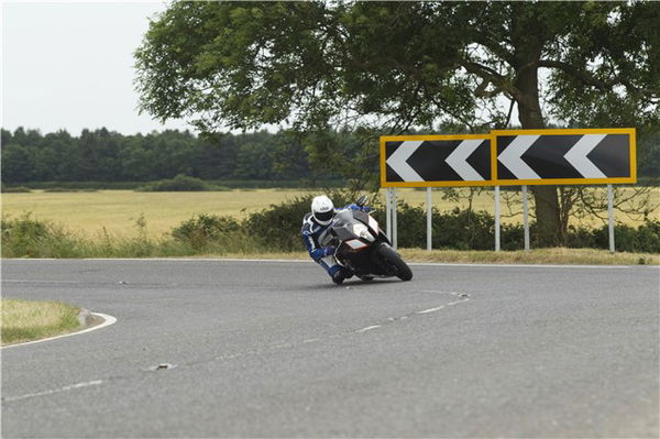 KTM RC8R vs. Corby Glen