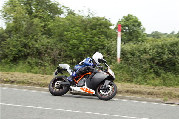 KTM RC8R vs. Corby Glen