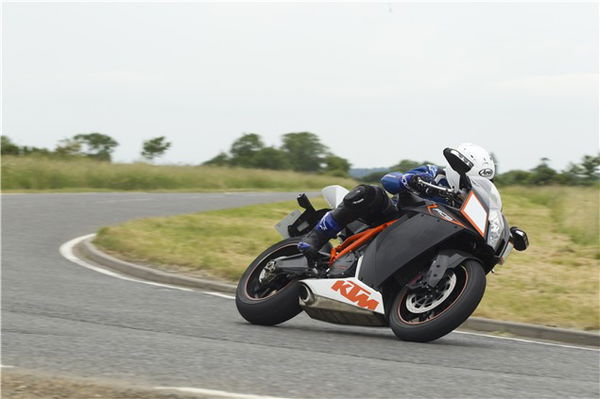 KTM RC8R vs. Corby Glen