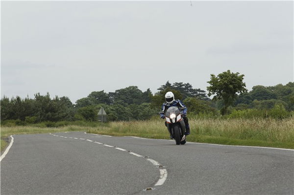 KTM RC8R vs. Corby Glen