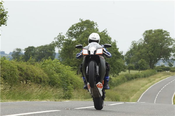 KTM RC8R vs. Corby Glen