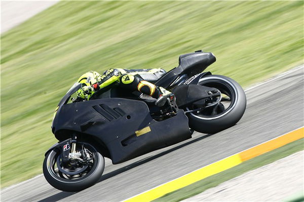 Pic Special: Rossi tests 2011 Ducati