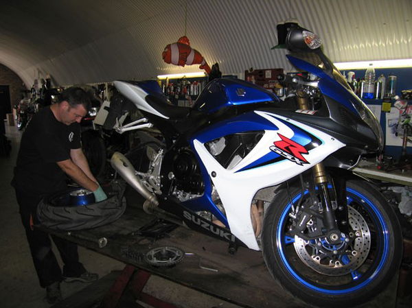 2006 GSX-R600 K6 review