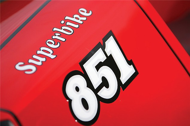 Class of '89: Honda RC30 V Ducati 851