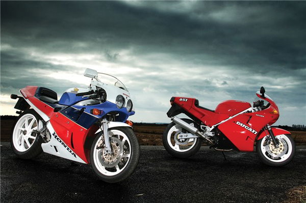 Class of '89: Honda RC30 V Ducati 851