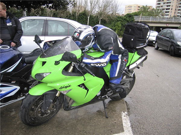 Road Test: CBR1000RR v ZX-10R v GSX-R1000K6 v R1