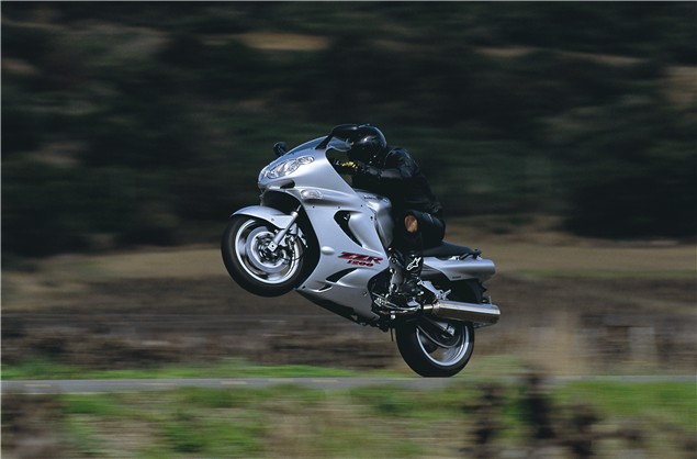 omgive Akrobatik amerikansk dollar First Ride: 2002 Kawasaki ZZ-R1200 | Visordown