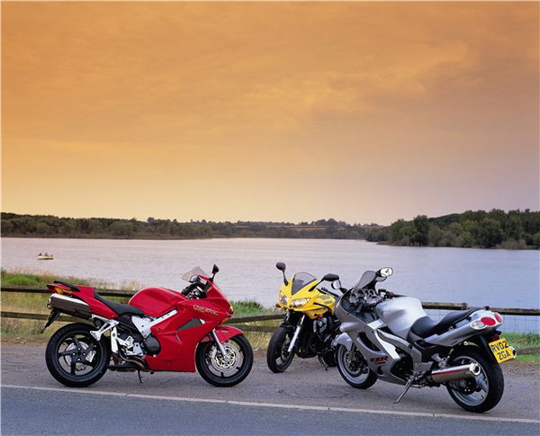 Road Test: VFR800 VTEC vs. ZZ-R1200 vs. FAZER 600