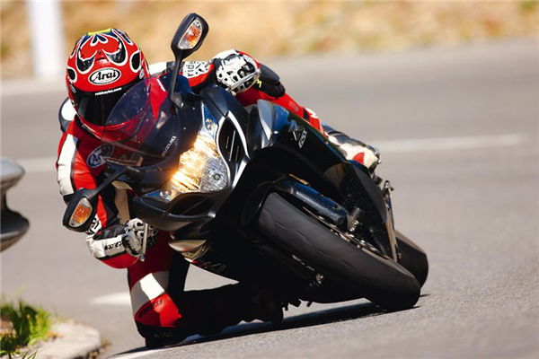 2009 GSX-R1000 review