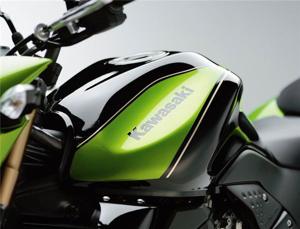 2011 Kawasaki Z750R: Details, Specs & Gallery