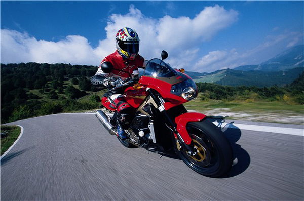 First Ride: 2002 Aprilia Tuono Review