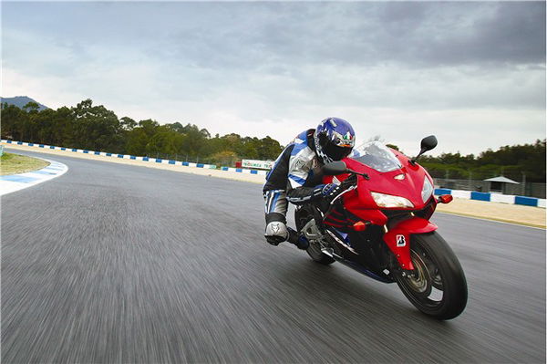 First Ride: 2005 Honda CBR600RR