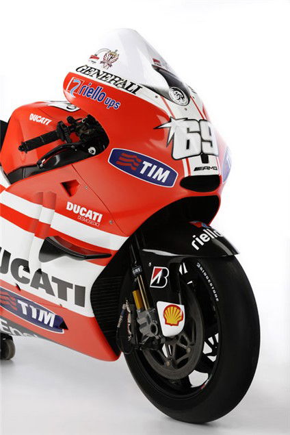 First pics: Ducati Desmosedici GP11