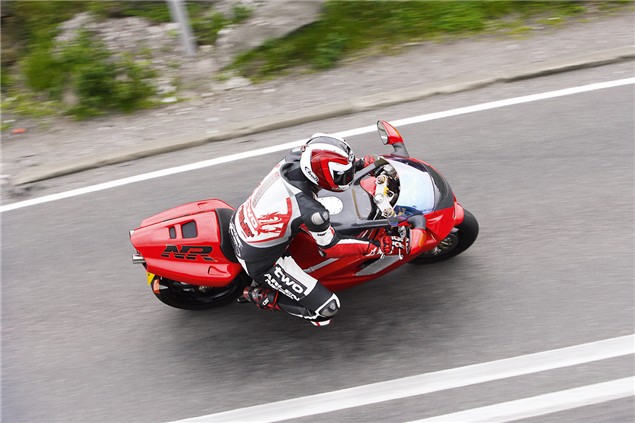 Bloodlust - Honda NR750 vs. Ducati Desmosedici