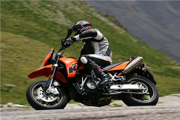 Road Test: BMW HP2 v. KTM 950SM