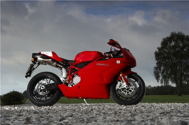 One Track Mind: Aprilia RSV-R Factory vs Ducati 999 vs MV Agusta F41000R