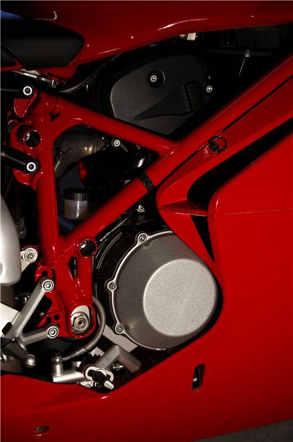 One Track Mind: Aprilia RSV-R Factory vs Ducati 999 vs MV Agusta F41000R