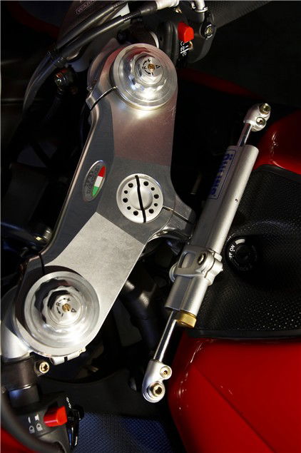 One Track Mind: Aprilia RSV-R Factory vs Ducati 999 vs MV Agusta F41000R