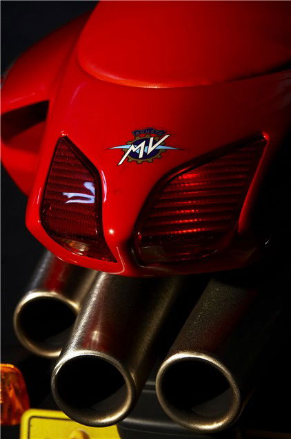 One Track Mind: Aprilia RSV-R Factory vs Ducati 999 vs MV Agusta F41000R