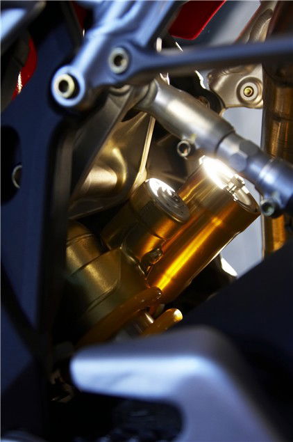 One Track Mind: Aprilia RSV-R Factory vs Ducati 999 vs MV Agusta F41000R