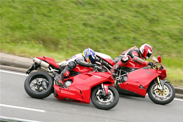 Splitting Heirs: Ducati 998 v 1098 | Visordown