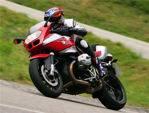 Road Test: R1200S v. RSV-R v. CBR1000RR v. 955i