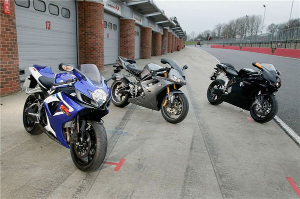 Road Test: Ducati 749 v GSX-R750 K6 v 675 Daytona