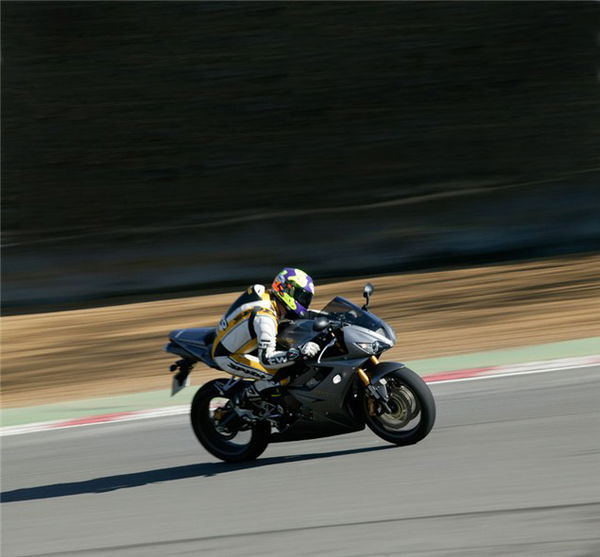 Road Test: Ducati 749 v GSX-R750 K6 v 675 Daytona