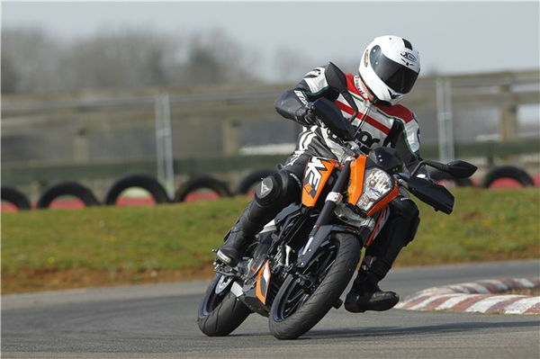 2011 KTM 125 Duke review