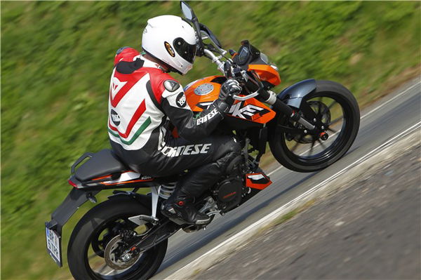 2011 KTM 125 Duke review