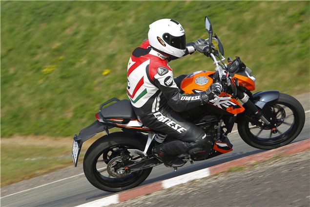 2011 KTM 125 Duke review