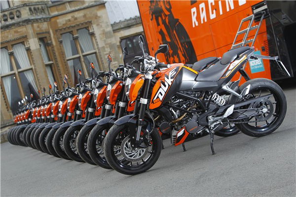 2011 KTM 125 Duke review