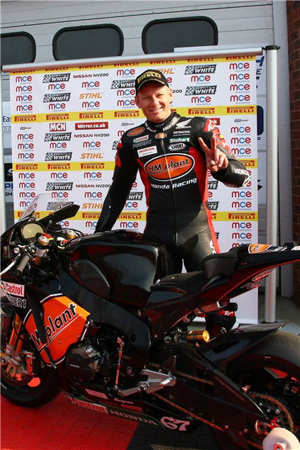 Byrne breaks Brands Hatch lap record